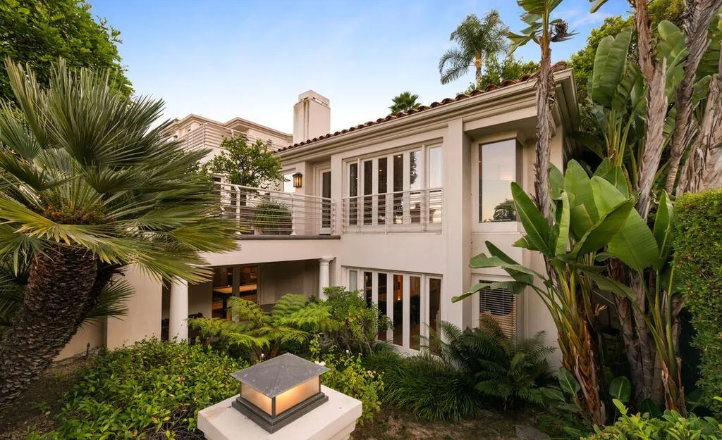 A World-Class California Art Deco Retreat with Sweeping City Vistas, Listed at $19,995,000 14 14035 Aubrey Rd An Extraordinary Private Art Deco Estate Overlooking the City 17