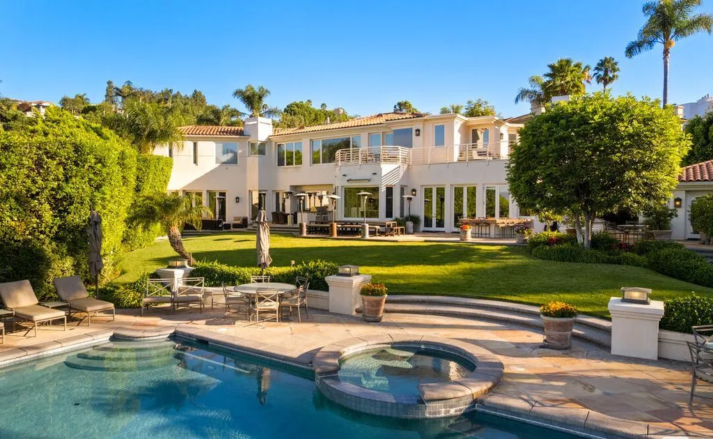 A World-Class California Art Deco Retreat with Sweeping City Vistas, Listed at $19,995,000 6 14035 Aubrey Rd An Extraordinary Private Art Deco Estate Overlooking the City 2