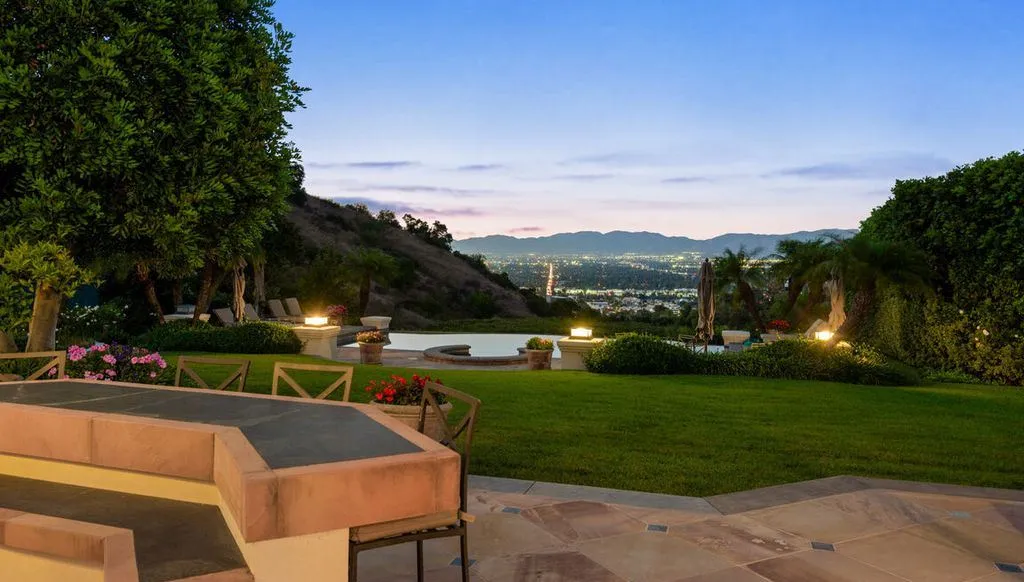 A World-Class California Art Deco Retreat with Sweeping City Vistas, Listed at $19,995,000 15 14035 Aubrey Rd An Extraordinary Private Art Deco Estate Overlooking the City 23