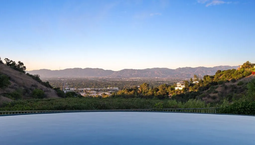 A World-Class California Art Deco Retreat with Sweeping City Vistas, Listed at $19,995,000 17 14035 Aubrey Rd An Extraordinary Private Art Deco Estate Overlooking the City 24