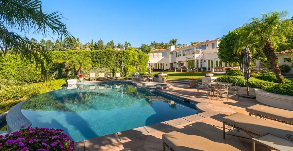 A World-Class California Art Deco Retreat with Sweeping City Vistas, Listed at $19,995,000 12 14035 Aubrey Rd An Extraordinary Private Art Deco Estate Overlooking the City 3