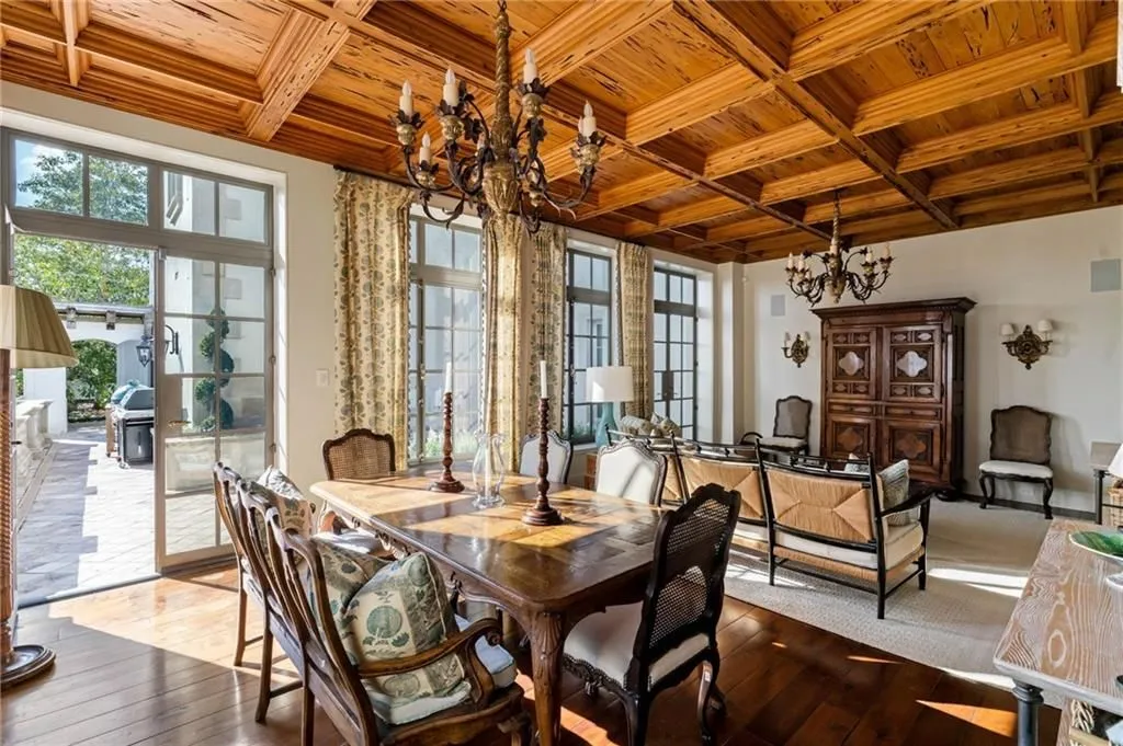 Lakefront Luxury Redefined: A $10 Million Estate Renovated by Spitzmiller & Norris 15 1405 Big Eddy Ct A Distinguished Lakefront Estate Thoughtfully Renovated by Spitzmiller Norris 11