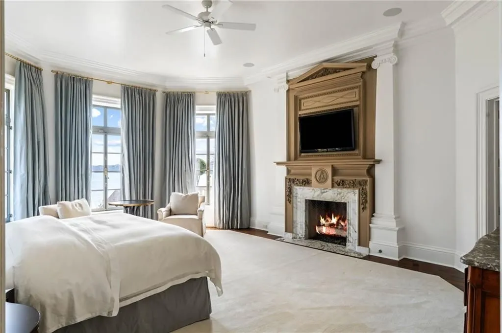 Lakefront Luxury Redefined: A $10 Million Estate Renovated by Spitzmiller & Norris 16 1405 Big Eddy Ct A Distinguished Lakefront Estate Thoughtfully Renovated by Spitzmiller Norris 12