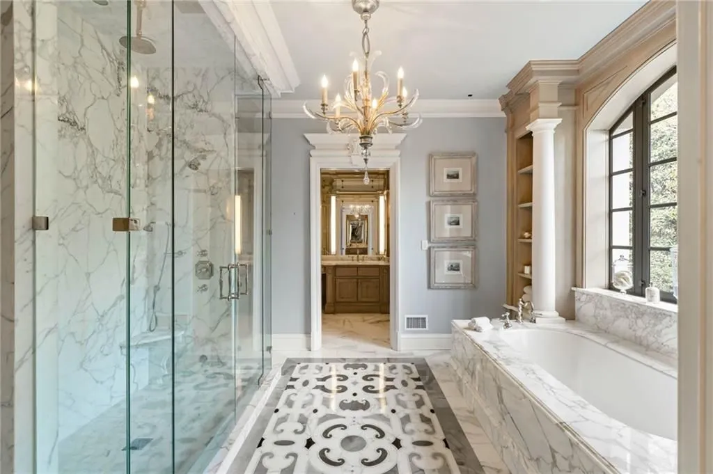 Lakefront Luxury Redefined: A $10 Million Estate Renovated by Spitzmiller & Norris 17 1405 Big Eddy Ct A Distinguished Lakefront Estate Thoughtfully Renovated by Spitzmiller Norris 13