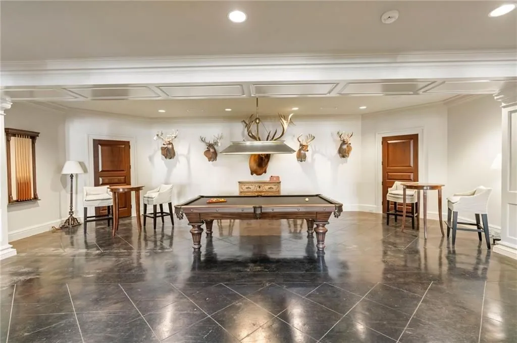 Lakefront Luxury Redefined: A $10 Million Estate Renovated by Spitzmiller & Norris 19 1405 Big Eddy Ct A Distinguished Lakefront Estate Thoughtfully Renovated by Spitzmiller Norris 15