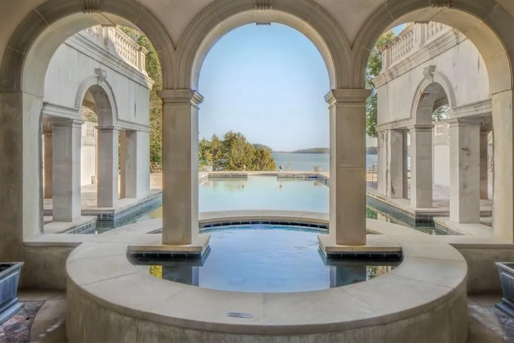 Lakefront Luxury Redefined: A $10 Million Estate Renovated by Spitzmiller & Norris 23 1405 Big Eddy Ct A Distinguished Lakefront Estate Thoughtfully Renovated by Spitzmiller Norris 20