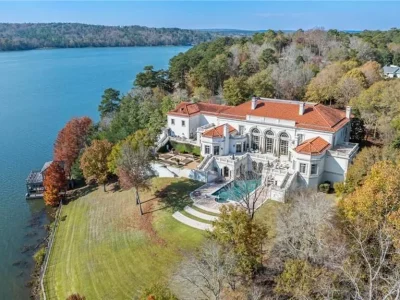 Lakefront Luxury Redefined: A $10 Million Estate Renovated by Spitzmiller & Norris 1 1405 Big Eddy Ct A Distinguished Lakefront Estate Thoughtfully Renovated by Spitzmiller Norris 23