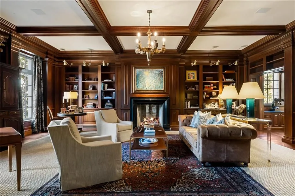 Lakefront Luxury Redefined: A $10 Million Estate Renovated by Spitzmiller & Norris 9 1405 Big Eddy Ct A Distinguished Lakefront Estate Thoughtfully Renovated by Spitzmiller Norris 5