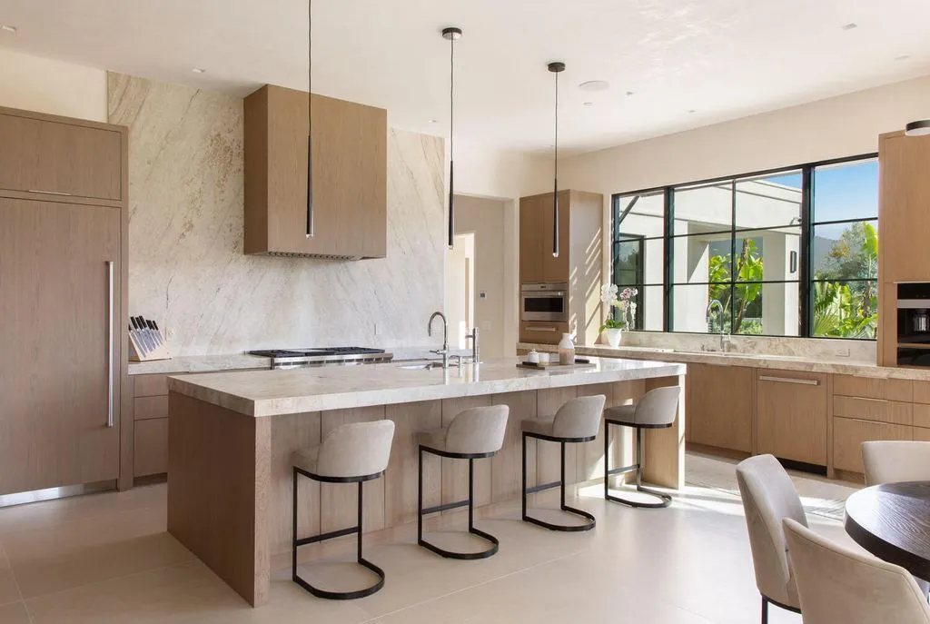 A Coastal Masterwork: Miramar Meadows Offers Newly Built Perfection and Timeless Living at $39.5 Million 14 1437 S Jameson Ln A Spectacular Newly Built Coastal Masterpiece 10