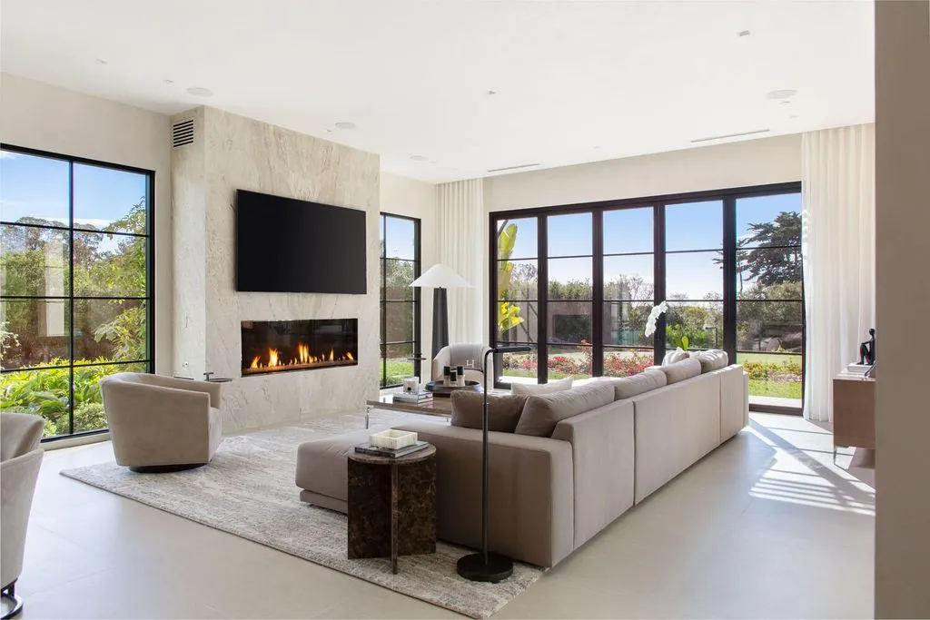 A Coastal Masterwork: Miramar Meadows Offers Newly Built Perfection and Timeless Living at $39.5 Million 15 1437 S Jameson Ln A Spectacular Newly Built Coastal Masterpiece 11