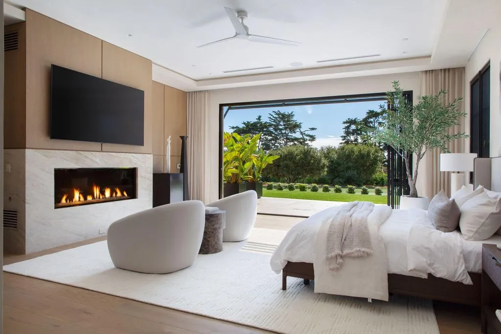 A Coastal Masterwork: Miramar Meadows Offers Newly Built Perfection and Timeless Living at $39.5 Million 17 1437 S Jameson Ln A Spectacular Newly Built Coastal Masterpiece 13