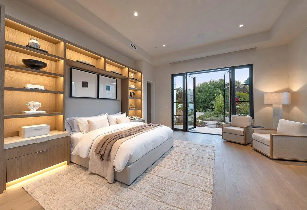 A Coastal Masterwork: Miramar Meadows Offers Newly Built Perfection and Timeless Living at $39.5 Million 19 1437 S Jameson Ln A Spectacular Newly Built Coastal Masterpiece 15