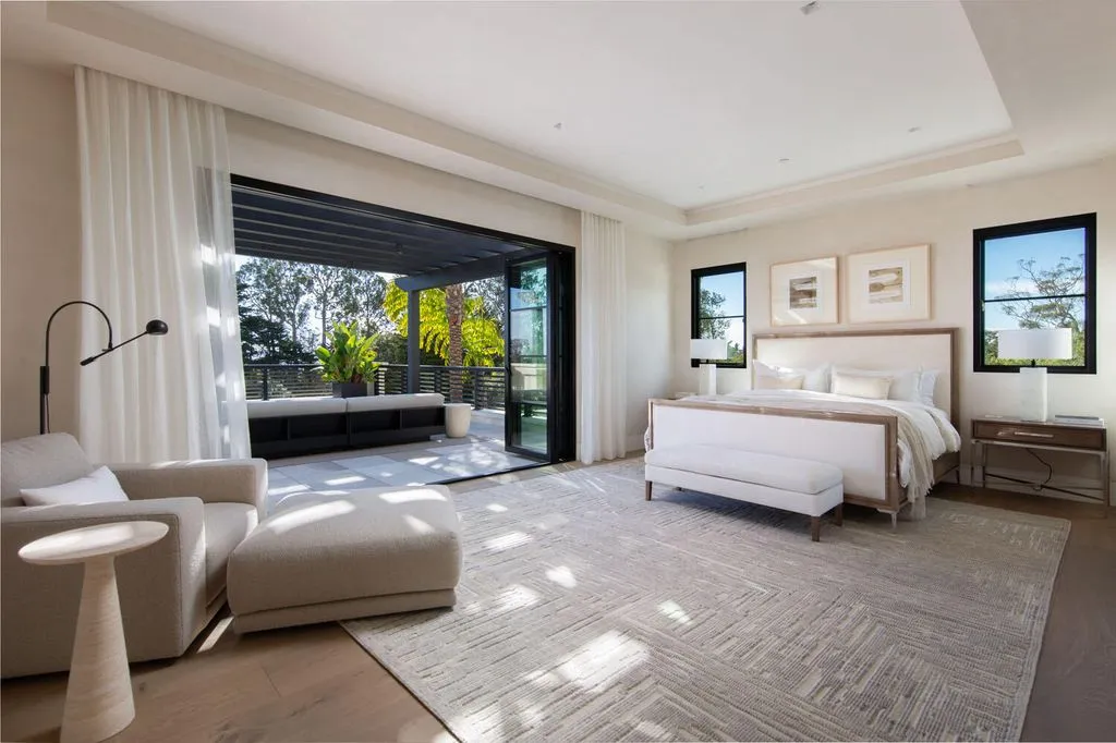 A Coastal Masterwork: Miramar Meadows Offers Newly Built Perfection and Timeless Living at $39.5 Million 20 1437 S Jameson Ln A Spectacular Newly Built Coastal Masterpiece 16