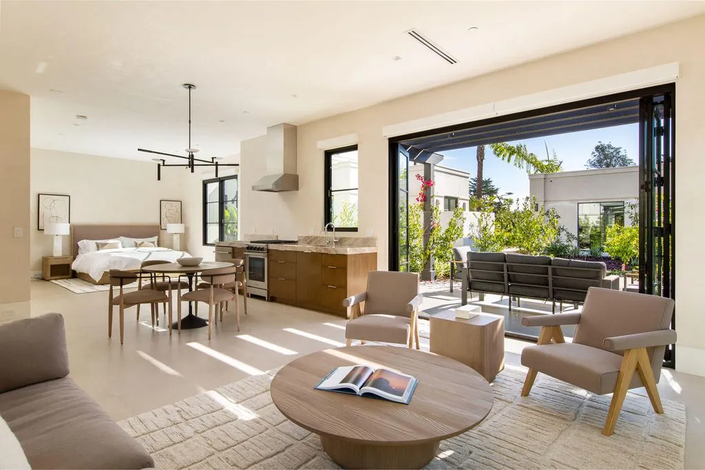 A Coastal Masterwork: Miramar Meadows Offers Newly Built Perfection and Timeless Living at $39.5 Million 23 1437 S Jameson Ln A Spectacular Newly Built Coastal Masterpiece 19