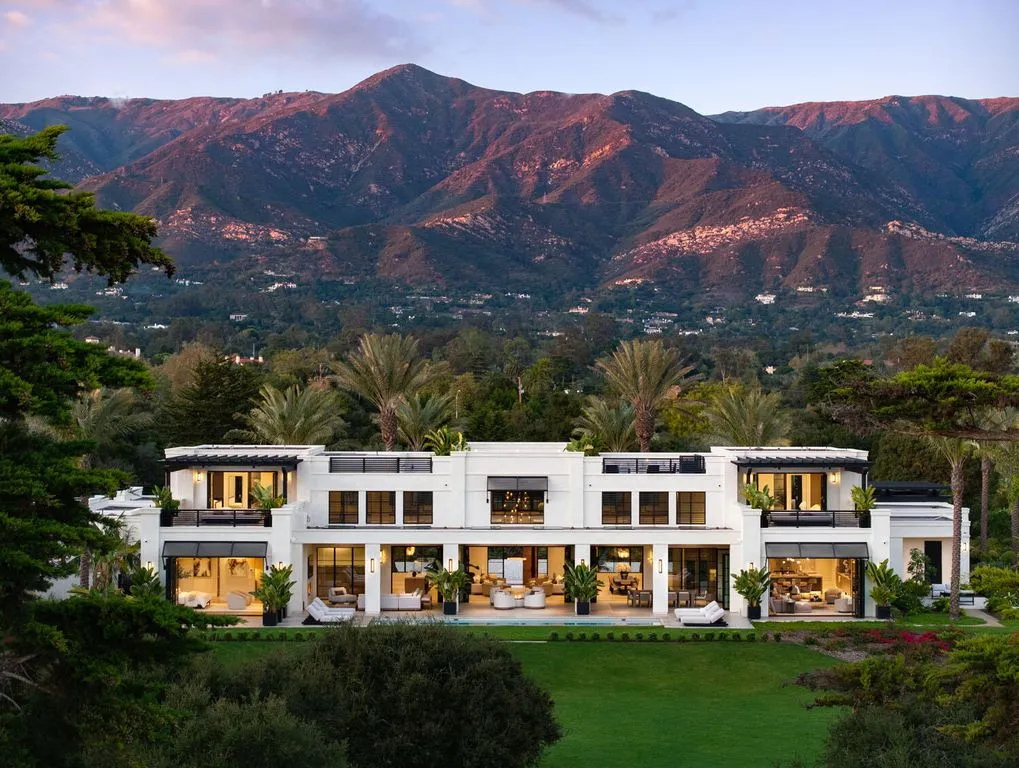 A Coastal Masterwork: Miramar Meadows Offers Newly Built Perfection and Timeless Living at $39.5 Million 6 1437 S Jameson Ln A Spectacular Newly Built Coastal Masterpiece 2