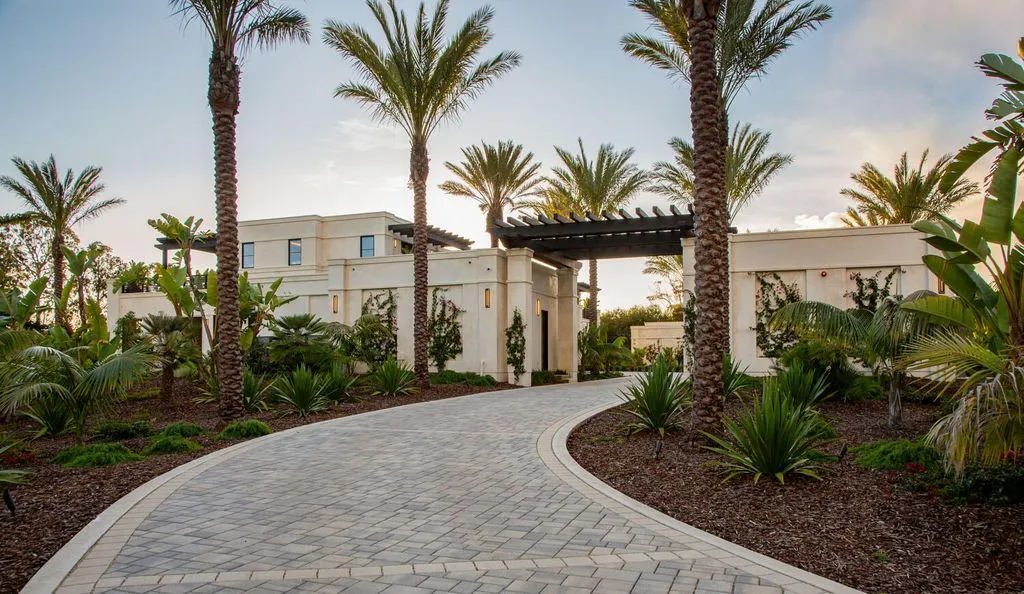 A Coastal Masterwork: Miramar Meadows Offers Newly Built Perfection and Timeless Living at $39.5 Million 26 1437 S Jameson Ln A Spectacular Newly Built Coastal Masterpiece 23