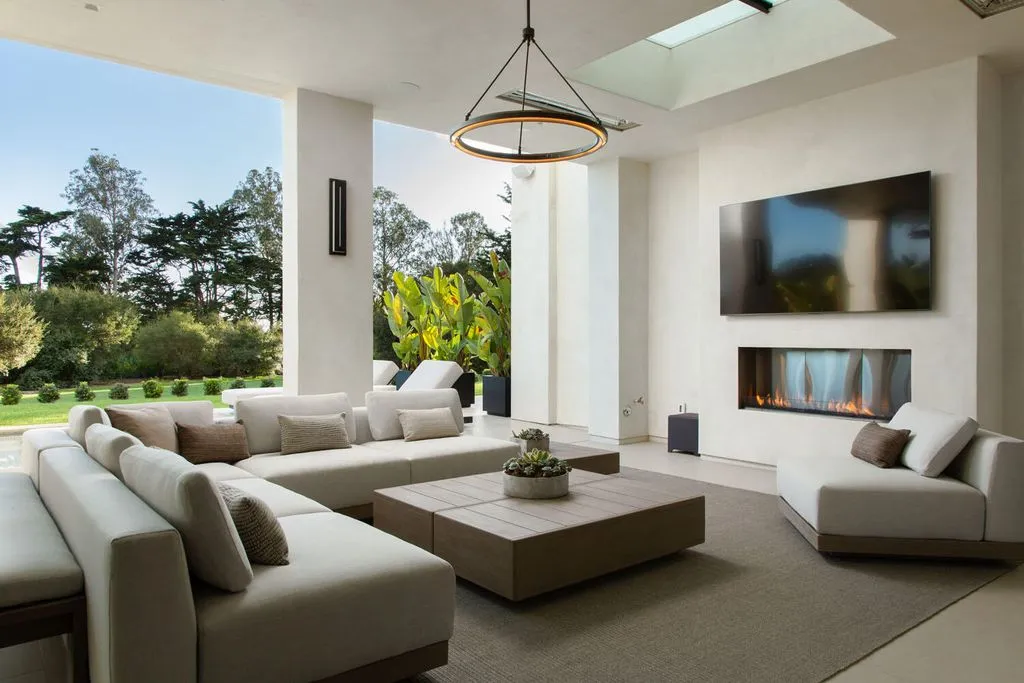 A Coastal Masterwork: Miramar Meadows Offers Newly Built Perfection and Timeless Living at $39.5 Million 13 1437 S Jameson Ln A Spectacular Newly Built Coastal Masterpiece 9