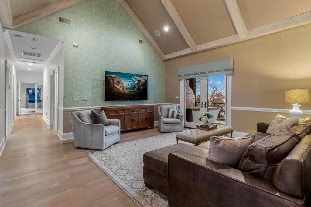 An Elite Waterfront Retreat With Year-Round Water Views in North Carolina Lists for $5.75 Million 20 16407 Jetton Rd An Elite Gated Waterfront Retreat in North Carolina 12