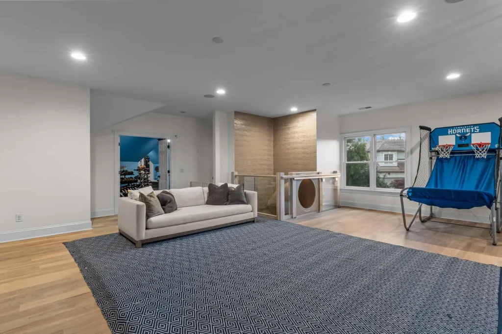 An Elite Waterfront Retreat With Year-Round Water Views in North Carolina Lists for $5.75 Million 21 16407 Jetton Rd An Elite Gated Waterfront Retreat in North Carolina 13