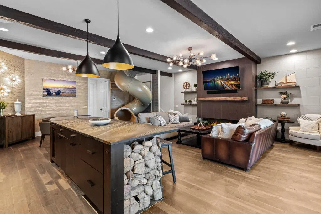 An Elite Waterfront Retreat With Year-Round Water Views in North Carolina Lists for $5.75 Million 15 16407 Jetton Rd An Elite Gated Waterfront Retreat in North Carolina 7