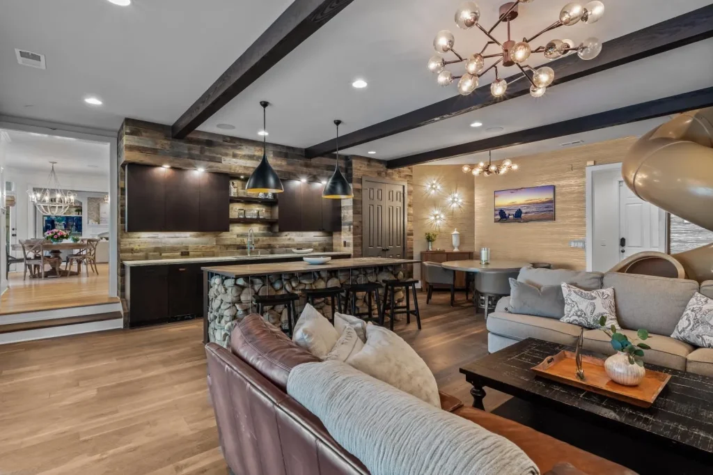 An Elite Waterfront Retreat With Year-Round Water Views in North Carolina Lists for $5.75 Million 16 16407 Jetton Rd An Elite Gated Waterfront Retreat in North Carolina 8