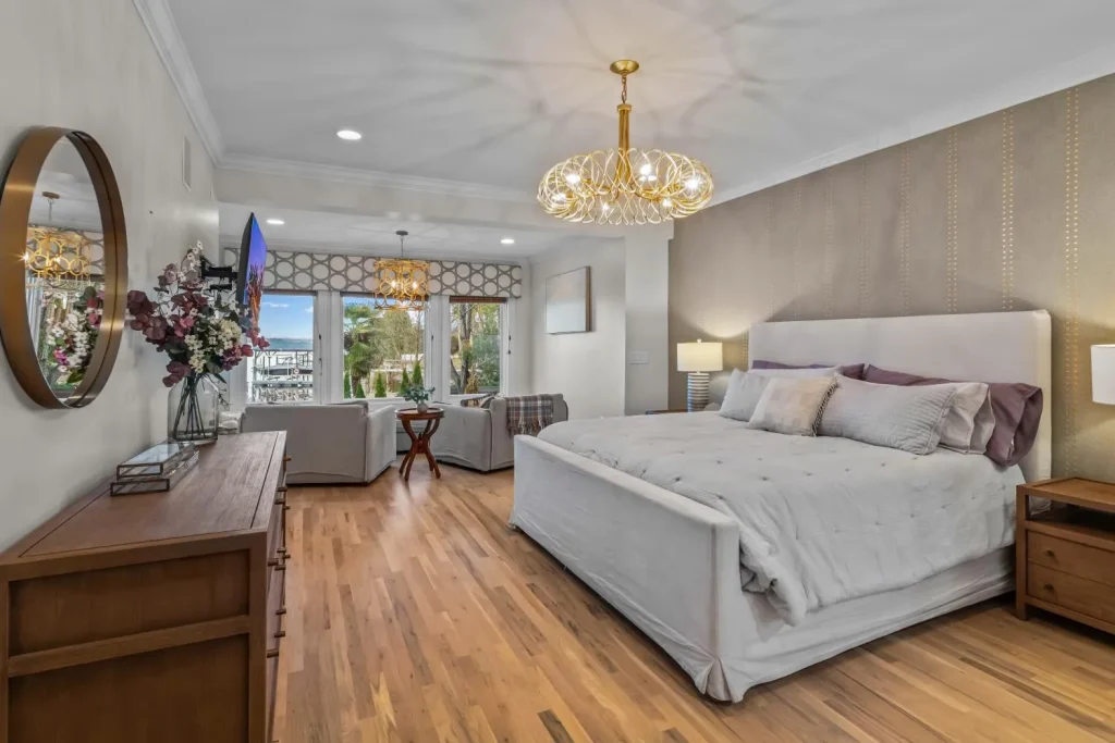 An Elite Waterfront Retreat With Year-Round Water Views in North Carolina Lists for $5.75 Million 17 16407 Jetton Rd An Elite Gated Waterfront Retreat in North Carolina 9