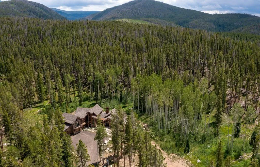 A Breathtaking Terra Firma Residence on 35 Acres Redefining Natural Luxury in Colorado 6 170 GCR 810 A Spectacular Terra Firma Home on 35 Acres Blending Seamlessly with Colorados Landscape 2