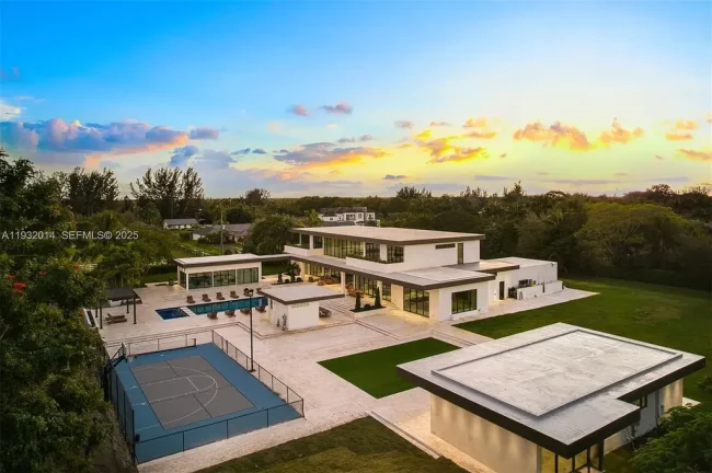 $14.9 Million Modern Estate on 3.36 Acres Redefines Private Luxury Living in Fort Lauderdale