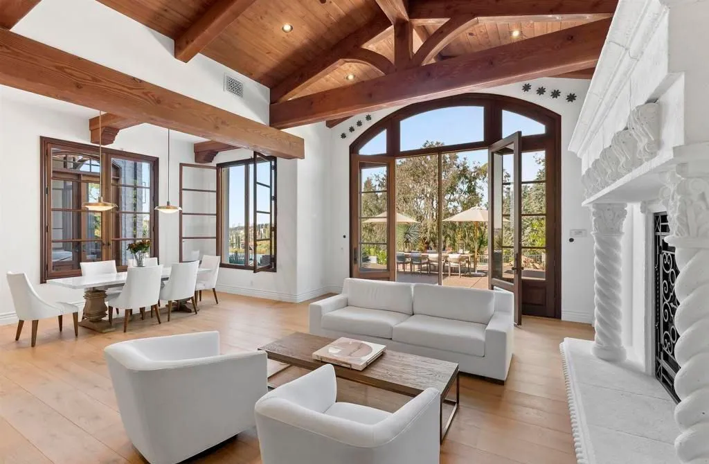 A World-Class Modern European Estate Delivering Panoramic Views in California 8 18446 Calle La Serra An Extraordinary California Estate Defined by Modern European Elegance 10