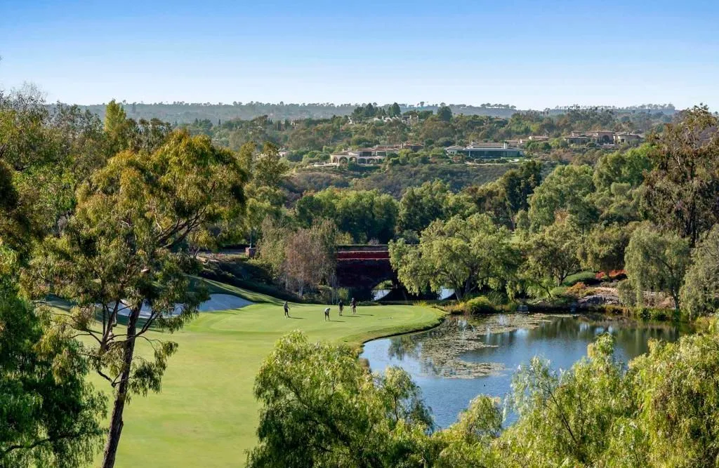 A World-Class Modern European Estate Delivering Panoramic Views in California 17 18446 Calle La Serra An Extraordinary California Estate Defined by Modern European Elegance 14