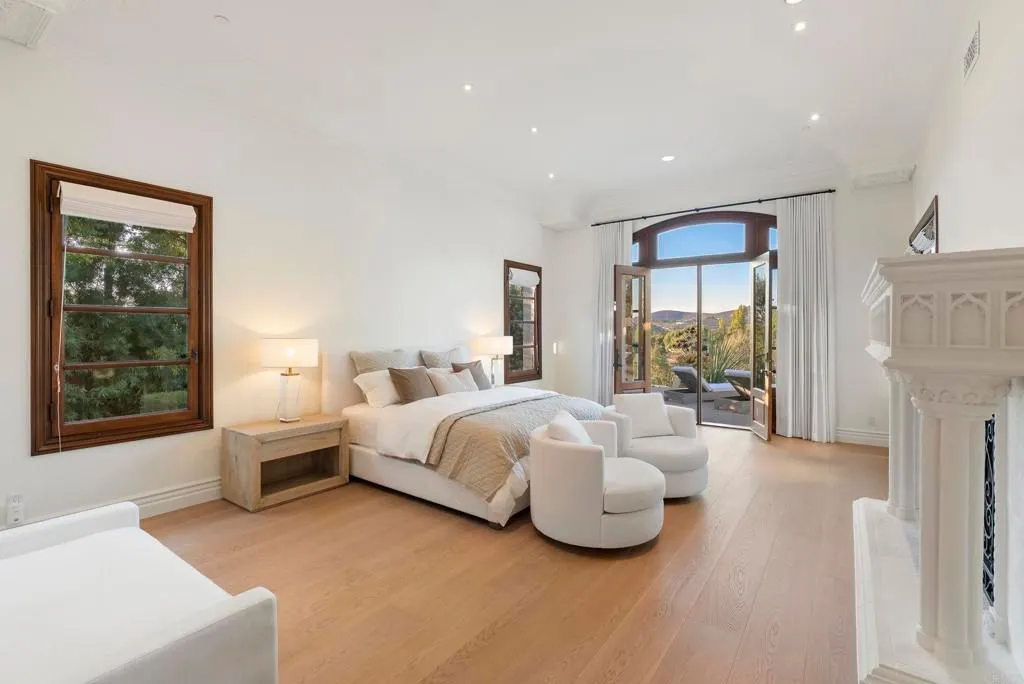 A World-Class Modern European Estate Delivering Panoramic Views in California 10 18446 Calle La Serra An Extraordinary California Estate Defined by Modern European Elegance 15