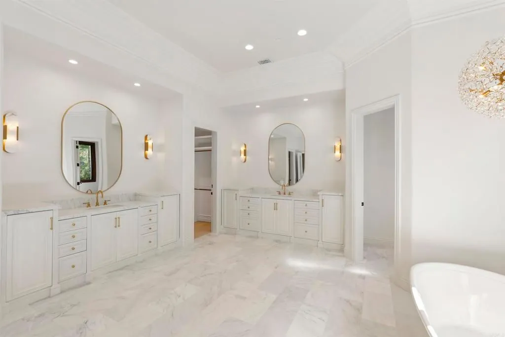 A World-Class Modern European Estate Delivering Panoramic Views in California 11 18446 Calle La Serra An Extraordinary California Estate Defined by Modern European Elegance 16