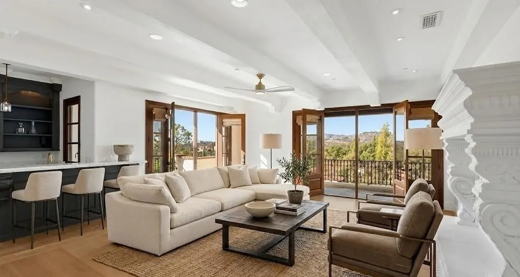 A World-Class Modern European Estate Delivering Panoramic Views in California 15 18446 Calle La Serra An Extraordinary California Estate Defined by Modern European Elegance 18