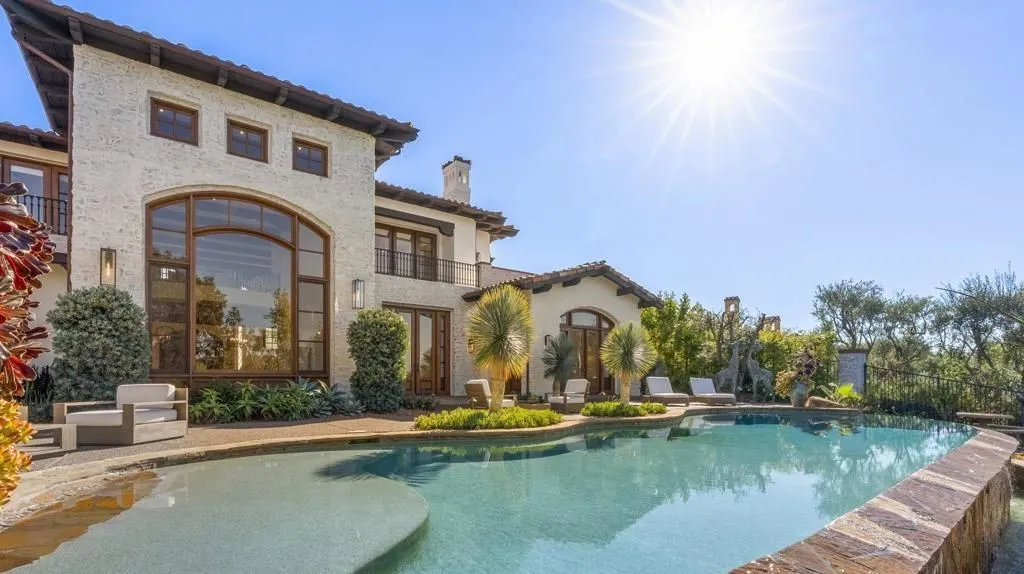 A World-Class Modern European Estate Delivering Panoramic Views in California 20 18446 Calle La Serra An Extraordinary California Estate Defined by Modern European Elegance 20
