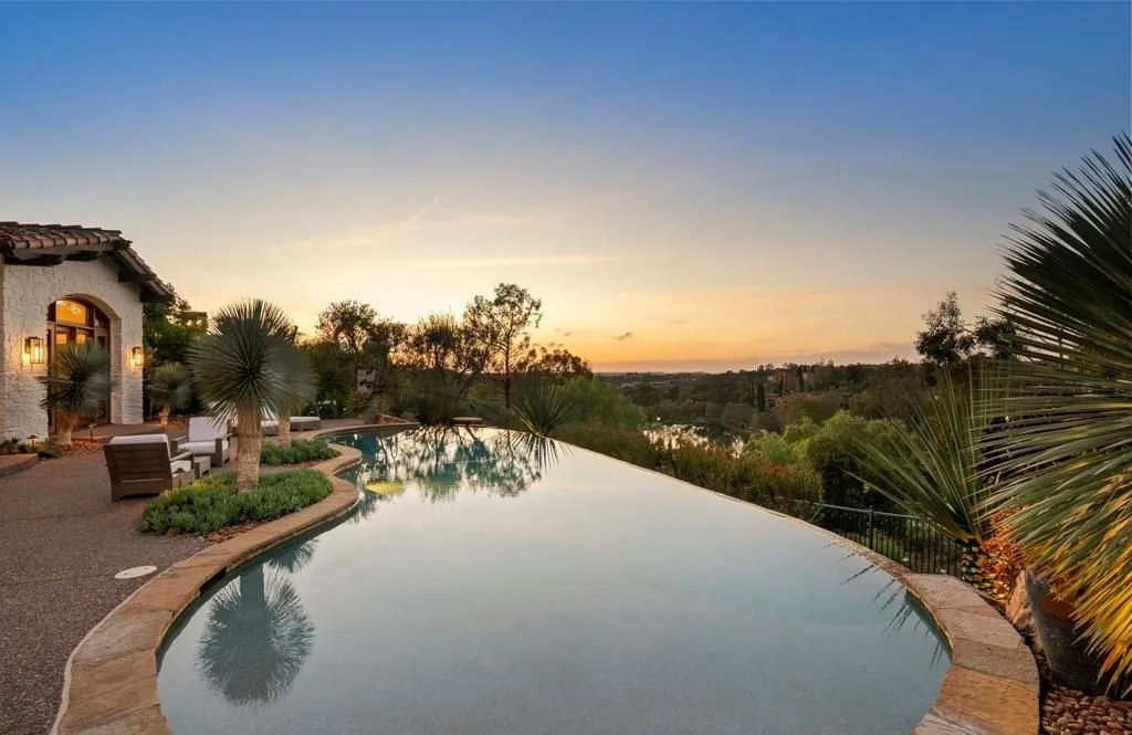 A World-Class Modern European Estate Delivering Panoramic Views in California 21 18446 Calle La Serra An Extraordinary California Estate Defined by Modern European Elegance 21