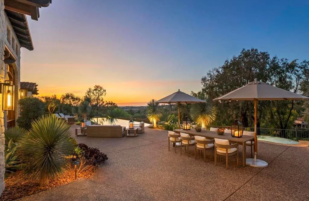 A World-Class Modern European Estate Delivering Panoramic Views in California 22 18446 Calle La Serra An Extraordinary California Estate Defined by Modern European Elegance 22