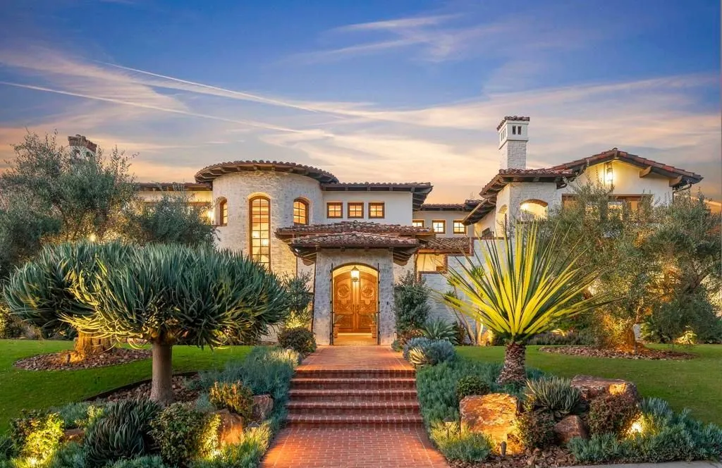 A World-Class Modern European Estate Delivering Panoramic Views in California 26 18446 Calle La Serra An Extraordinary California Estate Defined by Modern European Elegance 3