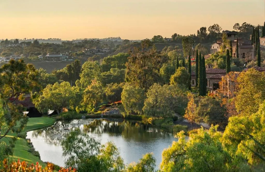 A World-Class Modern European Estate Delivering Panoramic Views in California 27 18446 Calle La Serra An Extraordinary California Estate Defined by Modern European Elegance 4