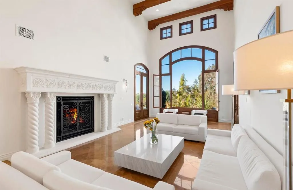 A World-Class Modern European Estate Delivering Panoramic Views in California 6 18446 Calle La Serra An Extraordinary California Estate Defined by Modern European Elegance 5