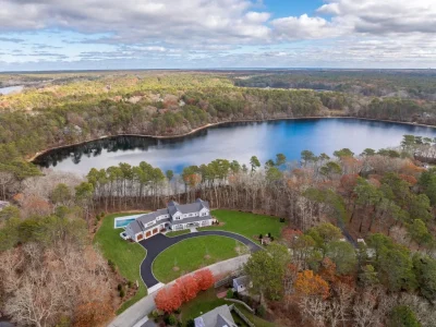 A Distinguished $6,888,000 Waterfront Residence with Breathtaking Vistas 2 19 Walkerwoods Drive A Breathtaking Waterfront Estate Showcasing Dramatic Coastal Vistas 1