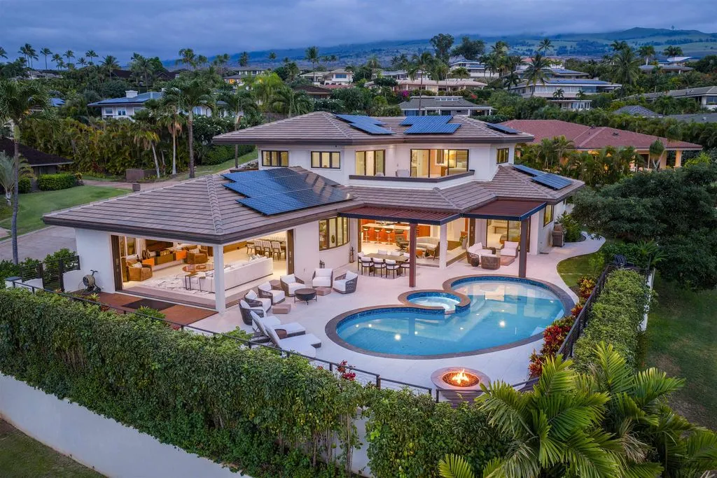 This Spectacular New Estate Captures Panoramic Views From Kahoʻolawe to the West Maui Mountains at $7,495,000 26 192 Halau Pl Showcases a Breathtaking New Estate With Sweeping Views From Kahoʻolawe to the West Maui Mountains 14