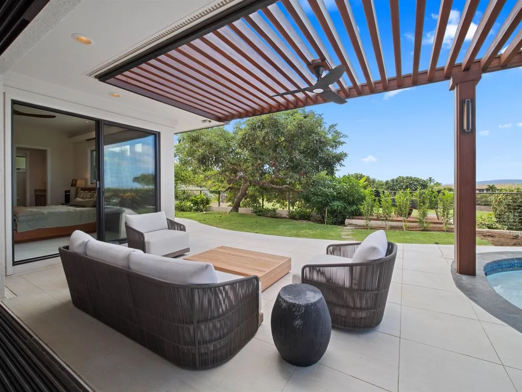 This Spectacular New Estate Captures Panoramic Views From Kahoʻolawe to the West Maui Mountains at $7,495,000 25 192 Halau Pl Showcases a Breathtaking New Estate With Sweeping Views From Kahoʻolawe to the West Maui Mountains 15