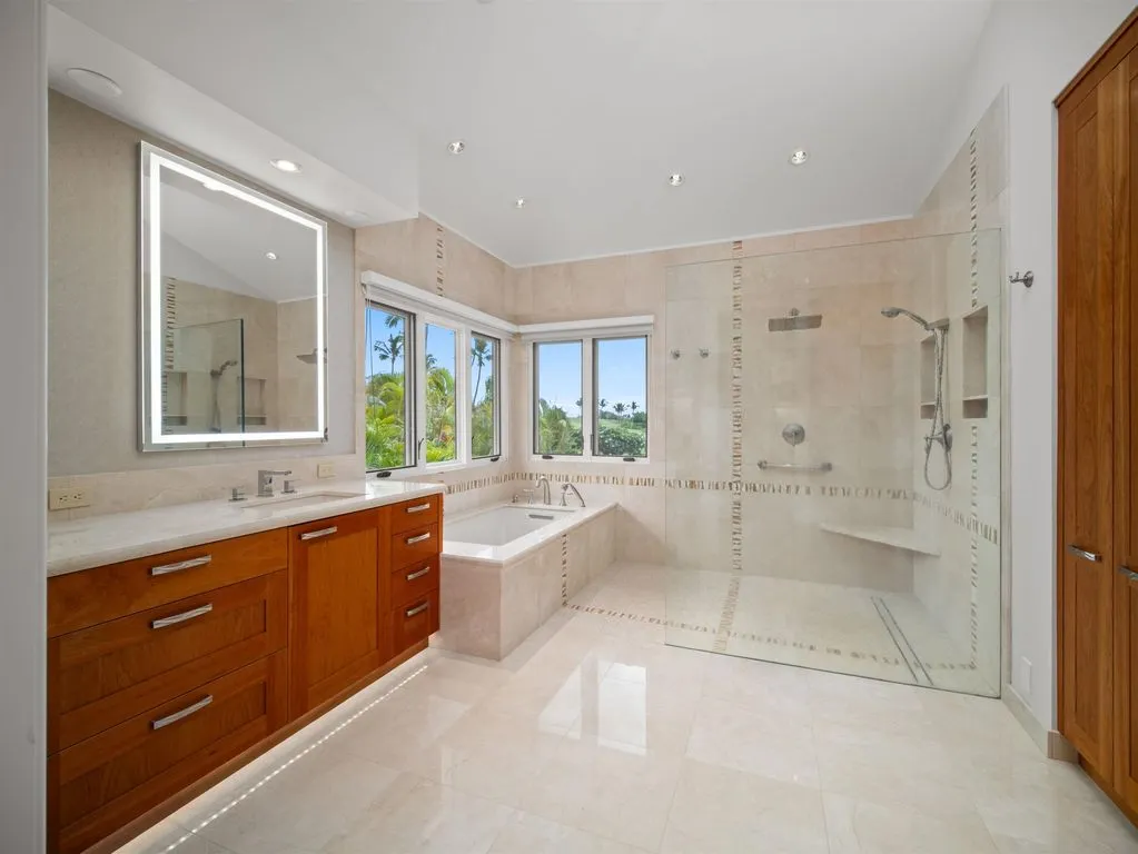 This Spectacular New Estate Captures Panoramic Views From Kahoʻolawe to the West Maui Mountains at $7,495,000 19 192 Halau Pl Showcases a Breathtaking New Estate With Sweeping Views From Kahoʻolawe to the West Maui Mountains 23