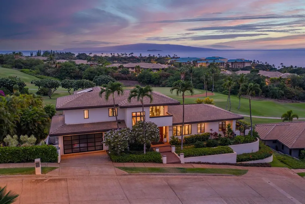 This Spectacular New Estate Captures Panoramic Views From Kahoʻolawe to the West Maui Mountains at $7,495,000 6 192 Halau Pl Showcases a Breathtaking New Estate With Sweeping Views From Kahoʻolawe to the West Maui Mountains 25