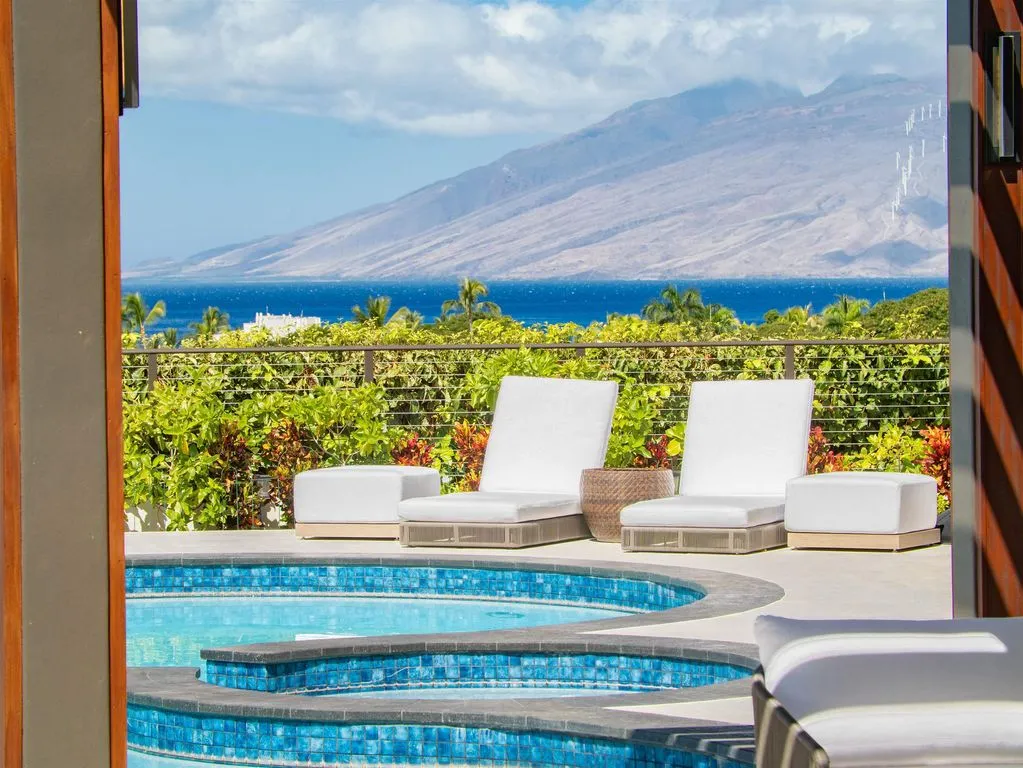 This Spectacular New Estate Captures Panoramic Views From Kahoʻolawe to the West Maui Mountains at $7,495,000 21 192 Halau Pl Showcases a Breathtaking New Estate With Sweeping Views From Kahoʻolawe to the West Maui Mountains 3