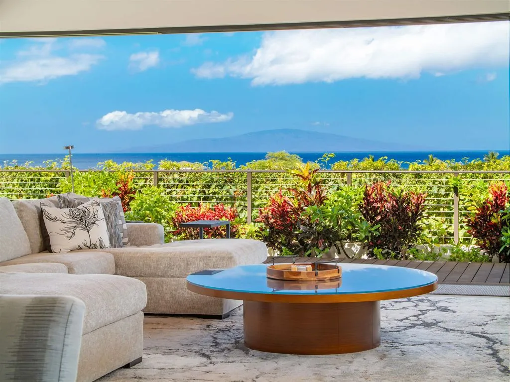 This Spectacular New Estate Captures Panoramic Views From Kahoʻolawe to the West Maui Mountains at $7,495,000 22 192 Halau Pl Showcases a Breathtaking New Estate With Sweeping Views From Kahoʻolawe to the West Maui Mountains 4
