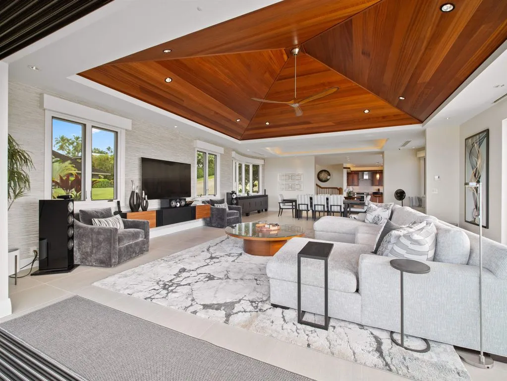 This Spectacular New Estate Captures Panoramic Views From Kahoʻolawe to the West Maui Mountains at $7,495,000 8 192 Halau Pl Showcases a Breathtaking New Estate With Sweeping Views From Kahoʻolawe to the West Maui Mountains 7