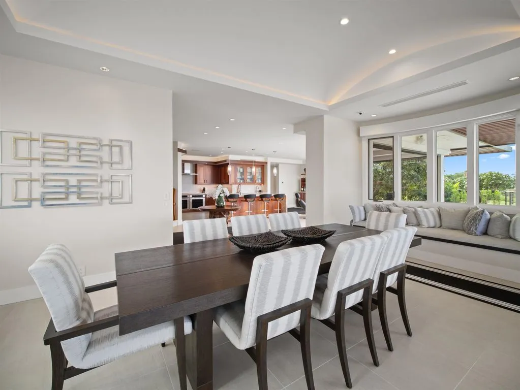 This Spectacular New Estate Captures Panoramic Views From Kahoʻolawe to the West Maui Mountains at $7,495,000 10 192 Halau Pl Showcases a Breathtaking New Estate With Sweeping Views From Kahoʻolawe to the West Maui Mountains 9