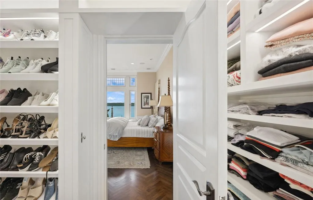 Classic Grandeur Meets the Water: A $8.5M Manor Overlooking Oyster Bay Harbor 16 200 Centre Island Road An Extraordinary Oyster Bay Harbor Waterfront Manor 12