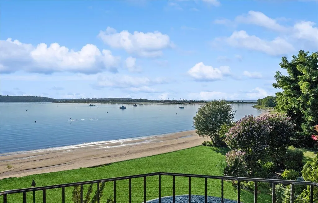 Classic Grandeur Meets the Water: A $8.5M Manor Overlooking Oyster Bay Harbor 20 200 Centre Island Road An Extraordinary Oyster Bay Harbor Waterfront Manor 17